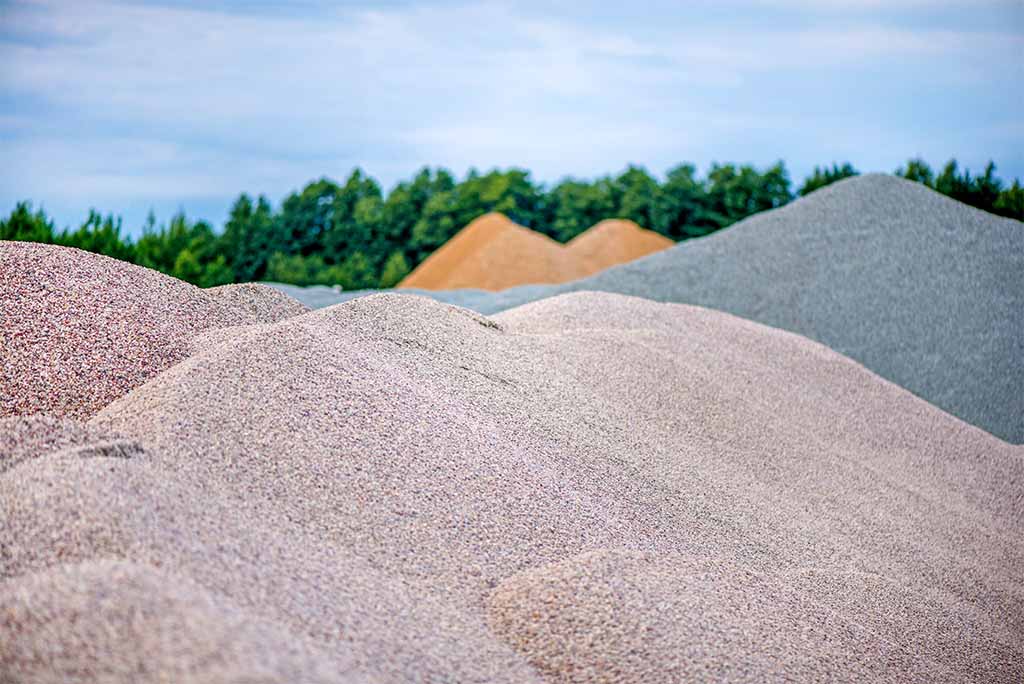 Sand, sten, grus och jord